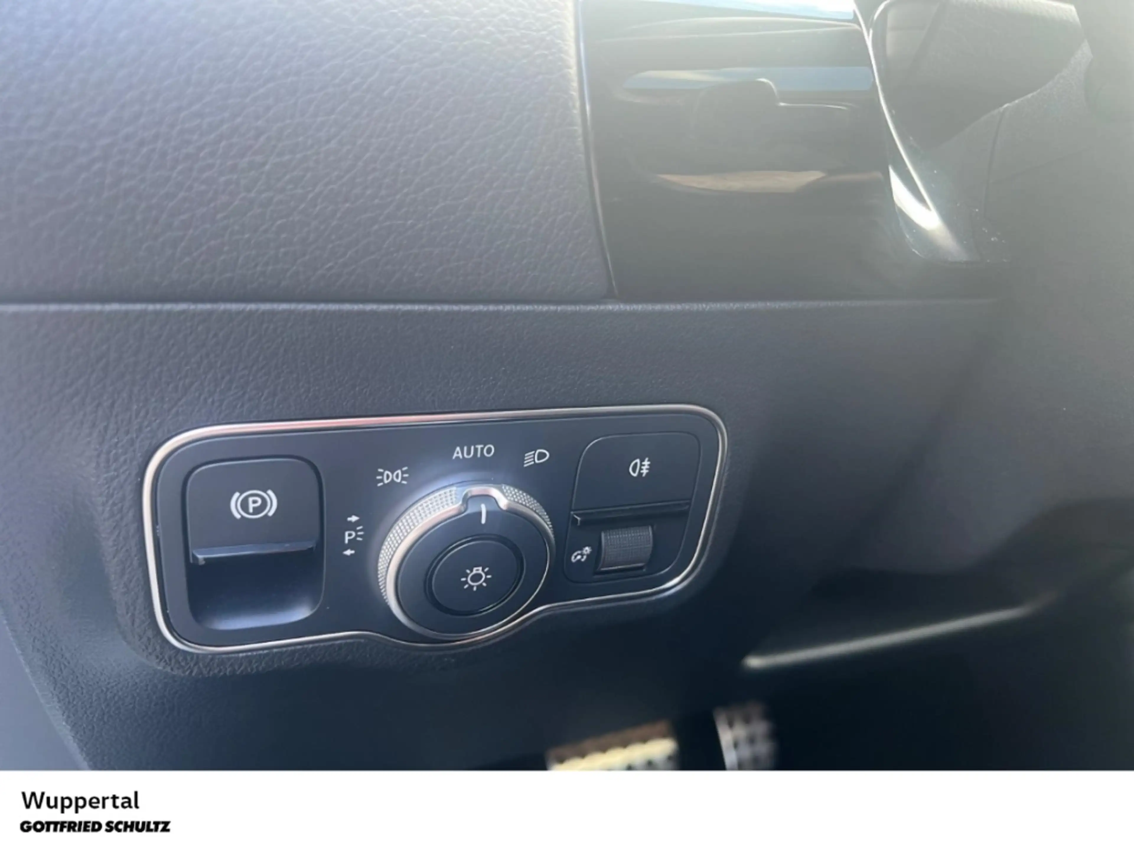 Mercedes-Benz EQA 300 AMG Line 4M PANO NAVI KAM SHZ PDC LM — photo 15