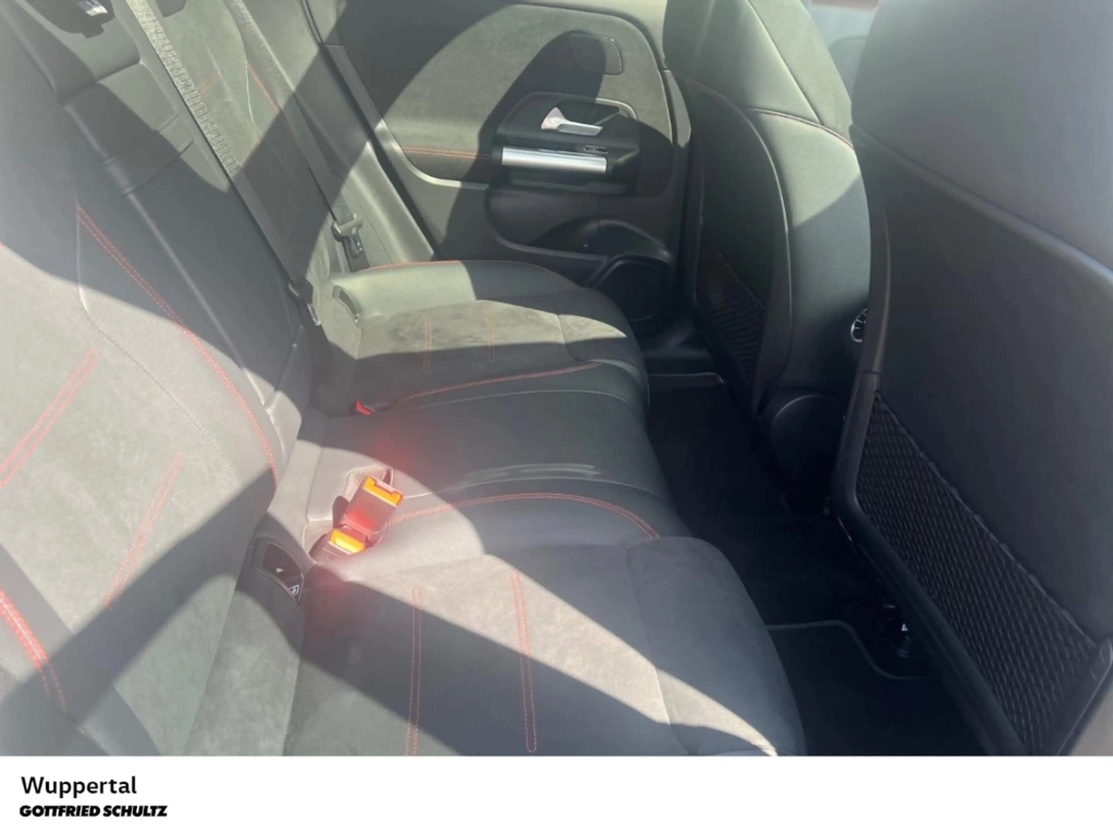 Mercedes-Benz EQA 300 AMG Line 4M PANO NAVI KAM SHZ PDC LM — photo 6