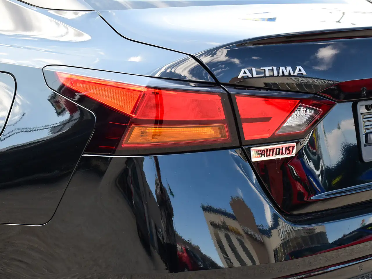 Nissan Altima снимка Nissan Altima