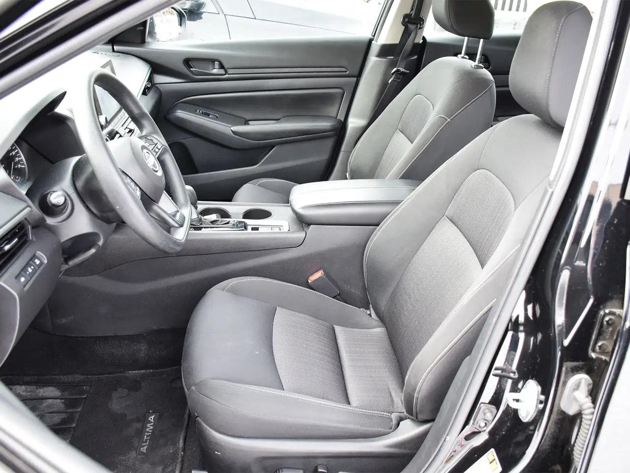 Nissan Altima снимка Nissan Altima