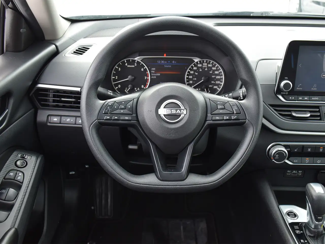 Nissan Altima снимка Nissan Altima