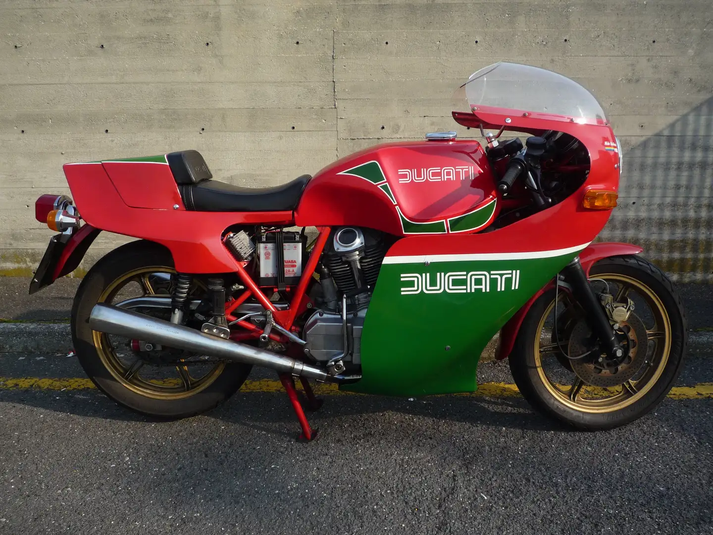 Ducati 900 MHR - 1