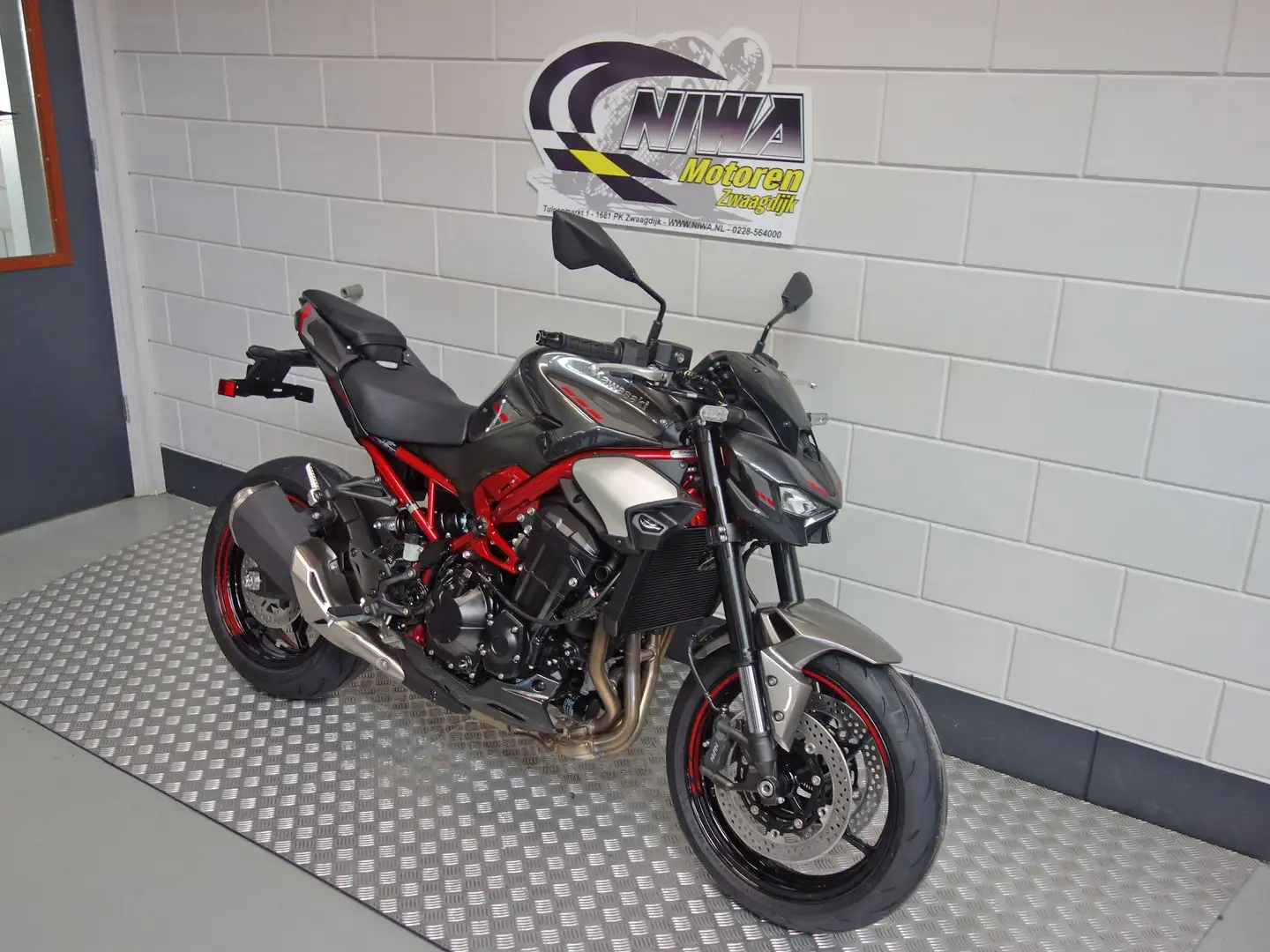 Kawasaki Z 900 Rojo - 2
