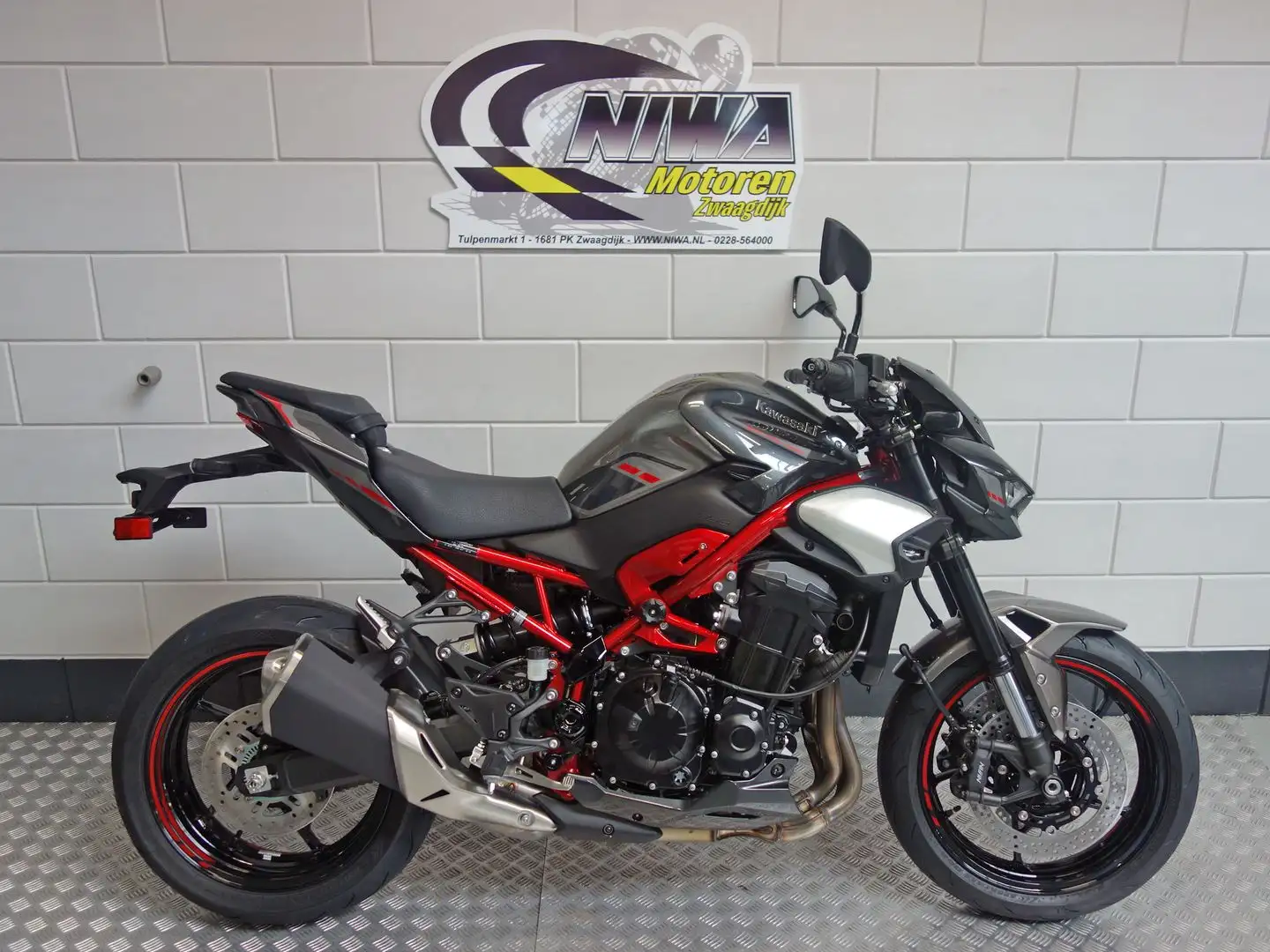 Kawasaki Z 900 Rojo - 1