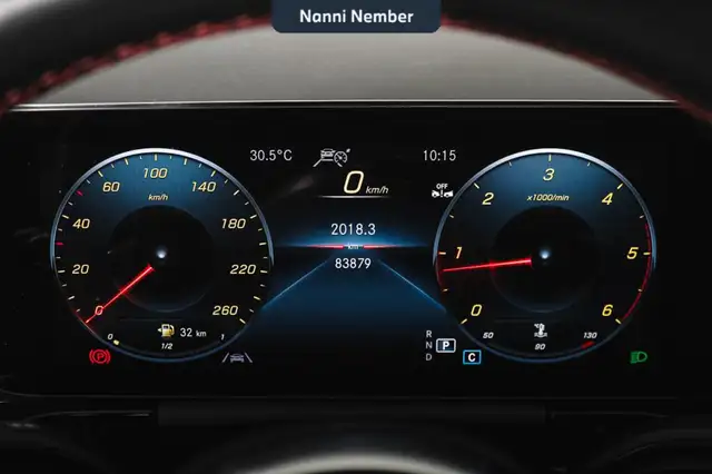 Mercedes-Benz GLA view 9
