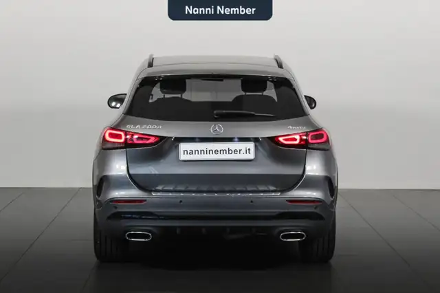 Mercedes-Benz GLA view 4