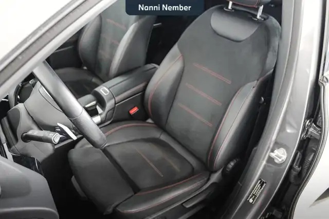 Mercedes-Benz GLA view 13