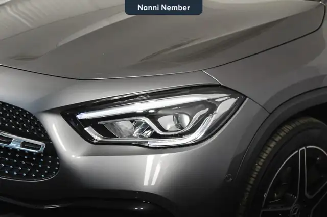 Mercedes-Benz GLA view 5