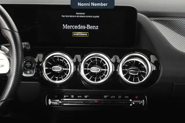 Mercedes-Benz GLA view 11
