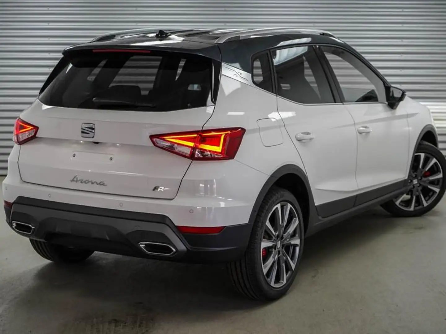 SEAT Arona Arona 1.5 TSI FR DSG 150PS-LED Navi Kamera FullLin Weiß - 2