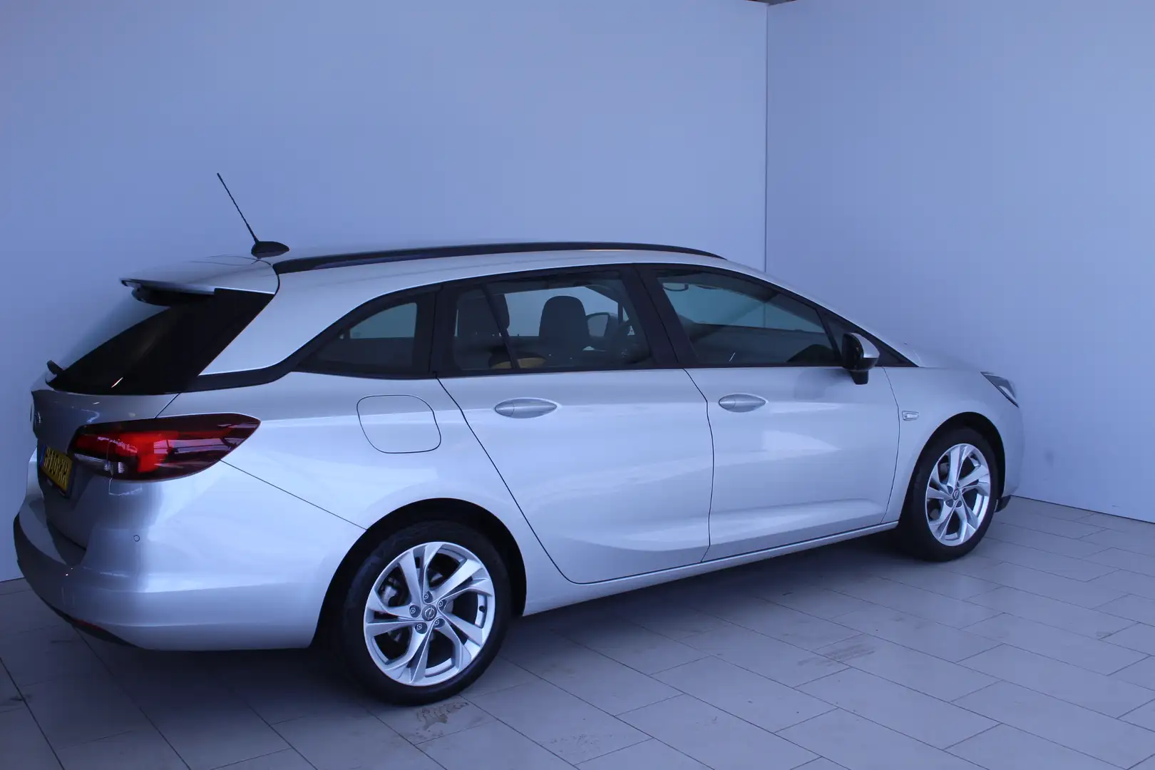 Opel Astra Sports Tourer 1.2 Turbo 110pk Start/Stop Business Grijs - 2