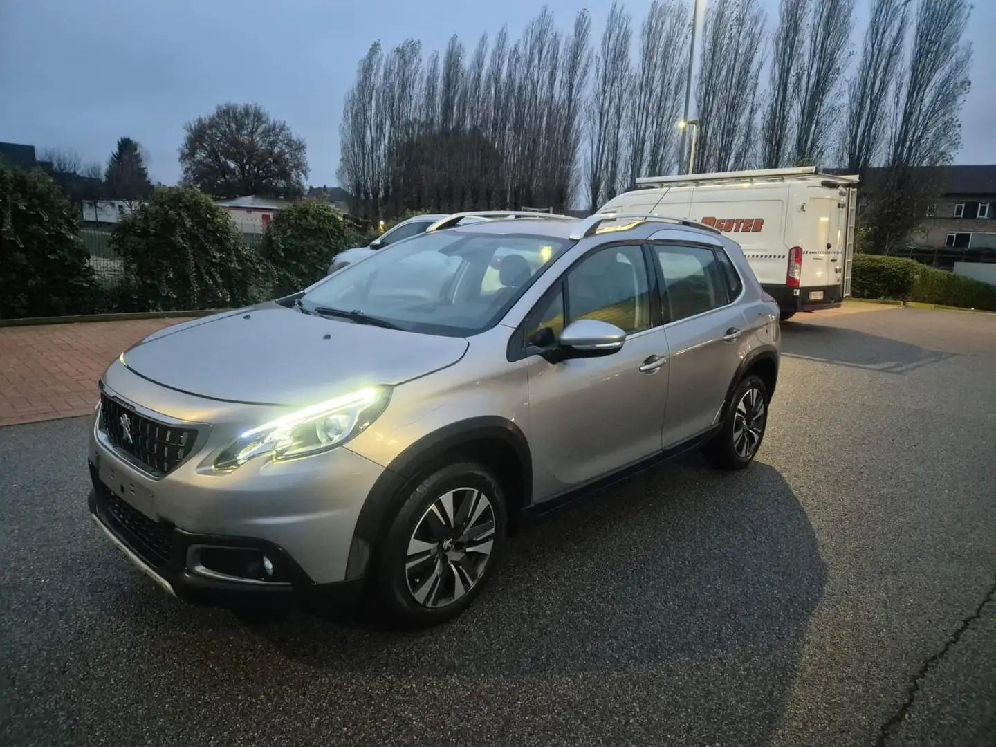 Peugeot 2008 2008 1.2i Gris - 1