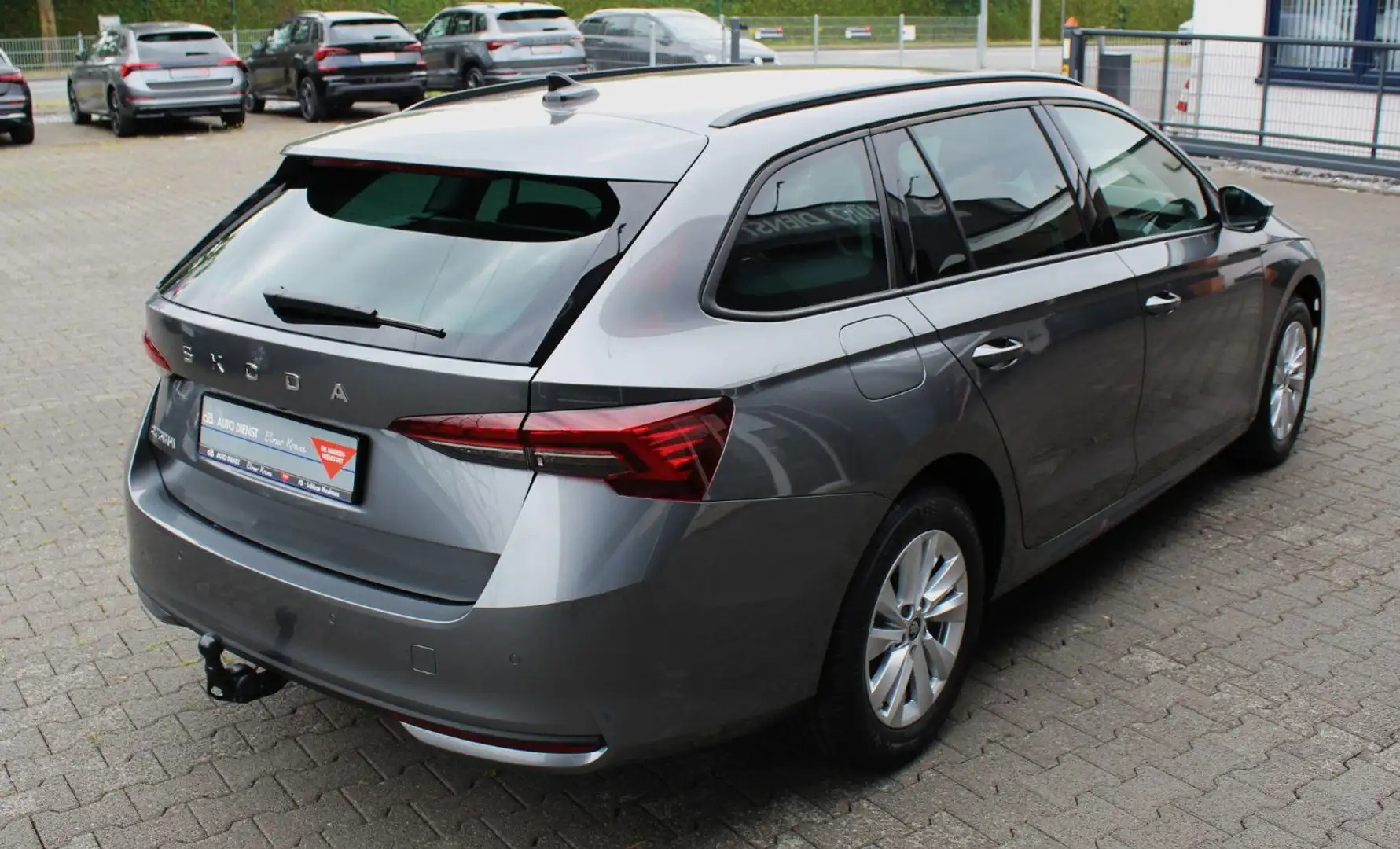 Skoda Octavia Combi 1.5 TSI, 110 kW Selection, 130 Jah Grijs - 2