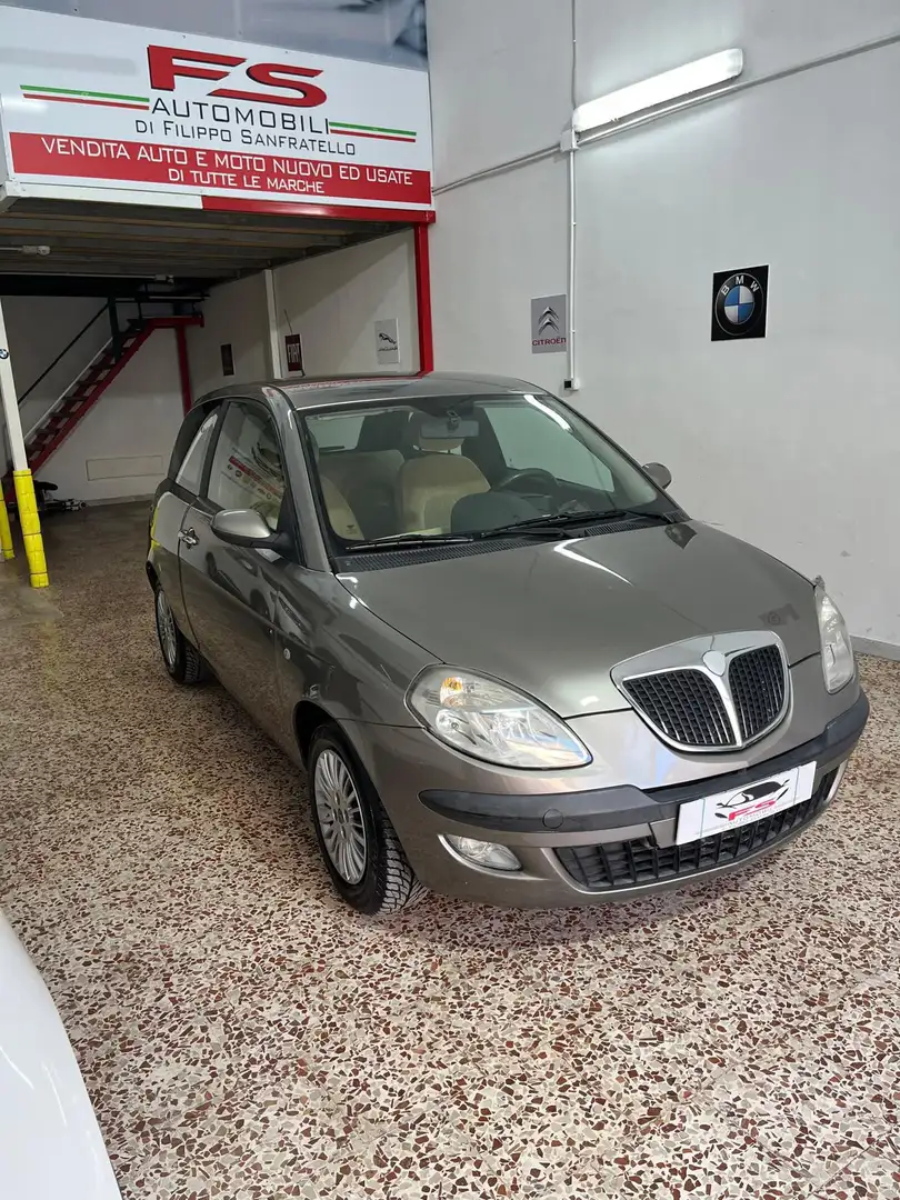 Lancia Ypsilon 1.2 8v Oro Giallo - 2