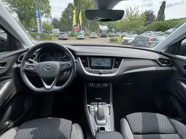 Opel Grandland view 9