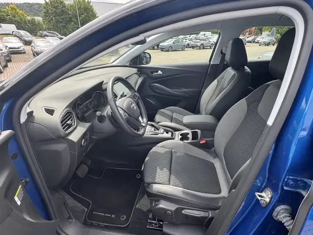 Opel Grandland view 12