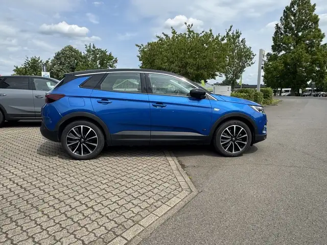 Opel Grandland view 8