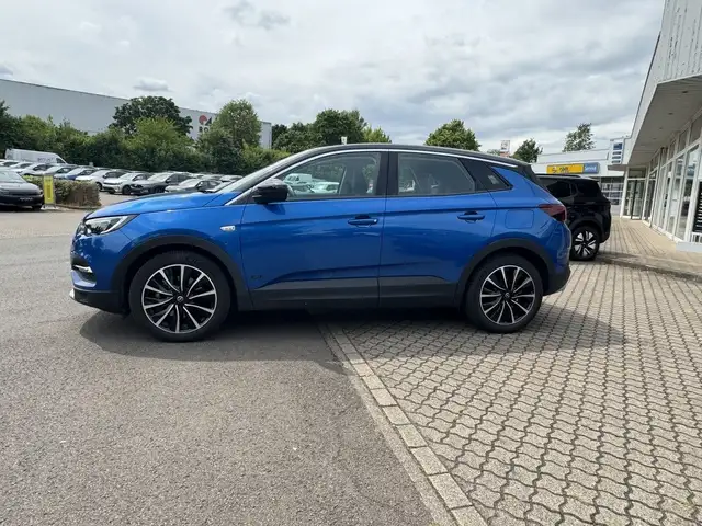 Opel Grandland view 5