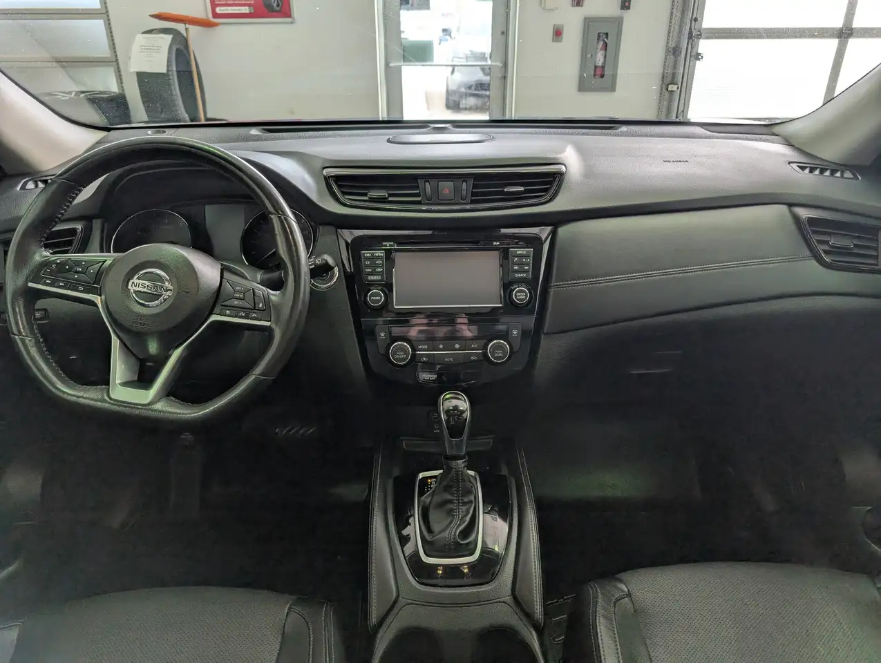 Nissan Rogue снимка Nissan Rogue