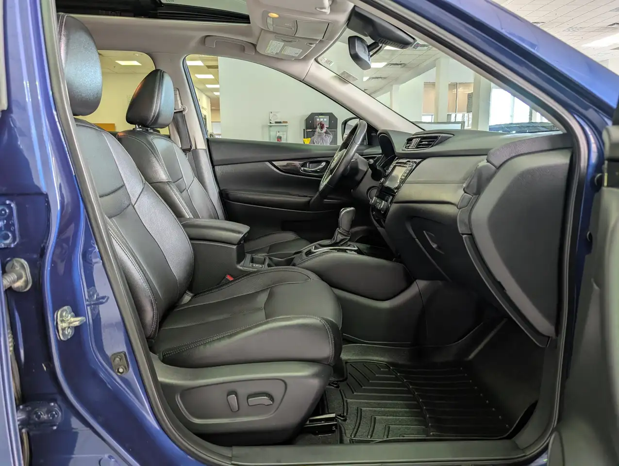 Nissan Rogue снимка Nissan Rogue