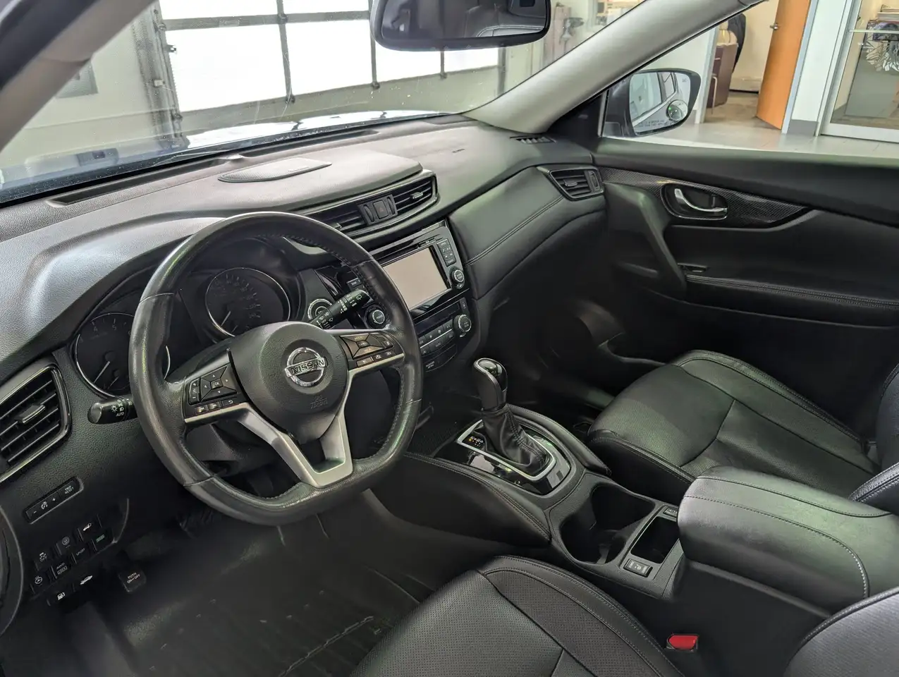 Nissan Rogue снимка Nissan Rogue