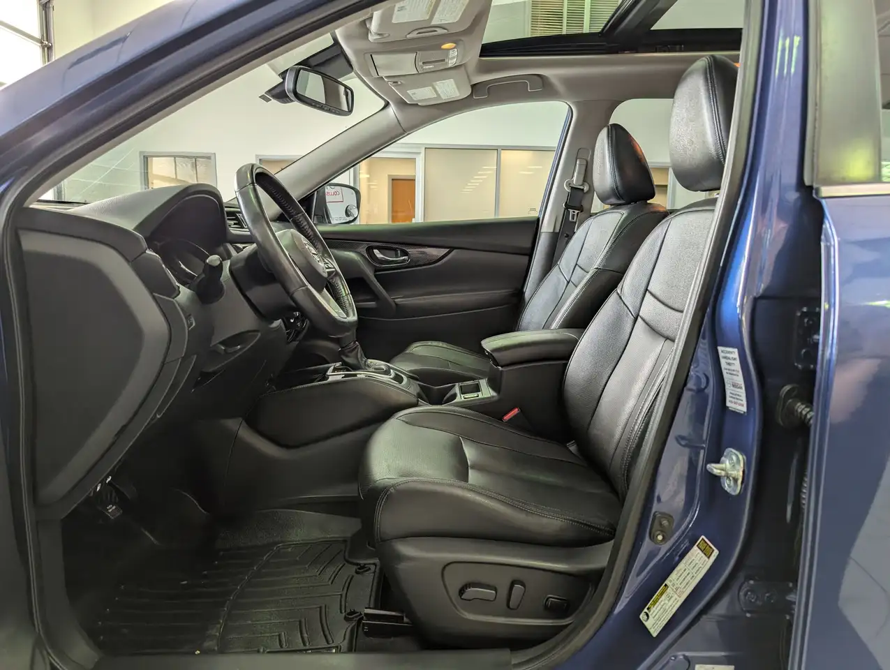 Nissan Rogue снимка Nissan Rogue