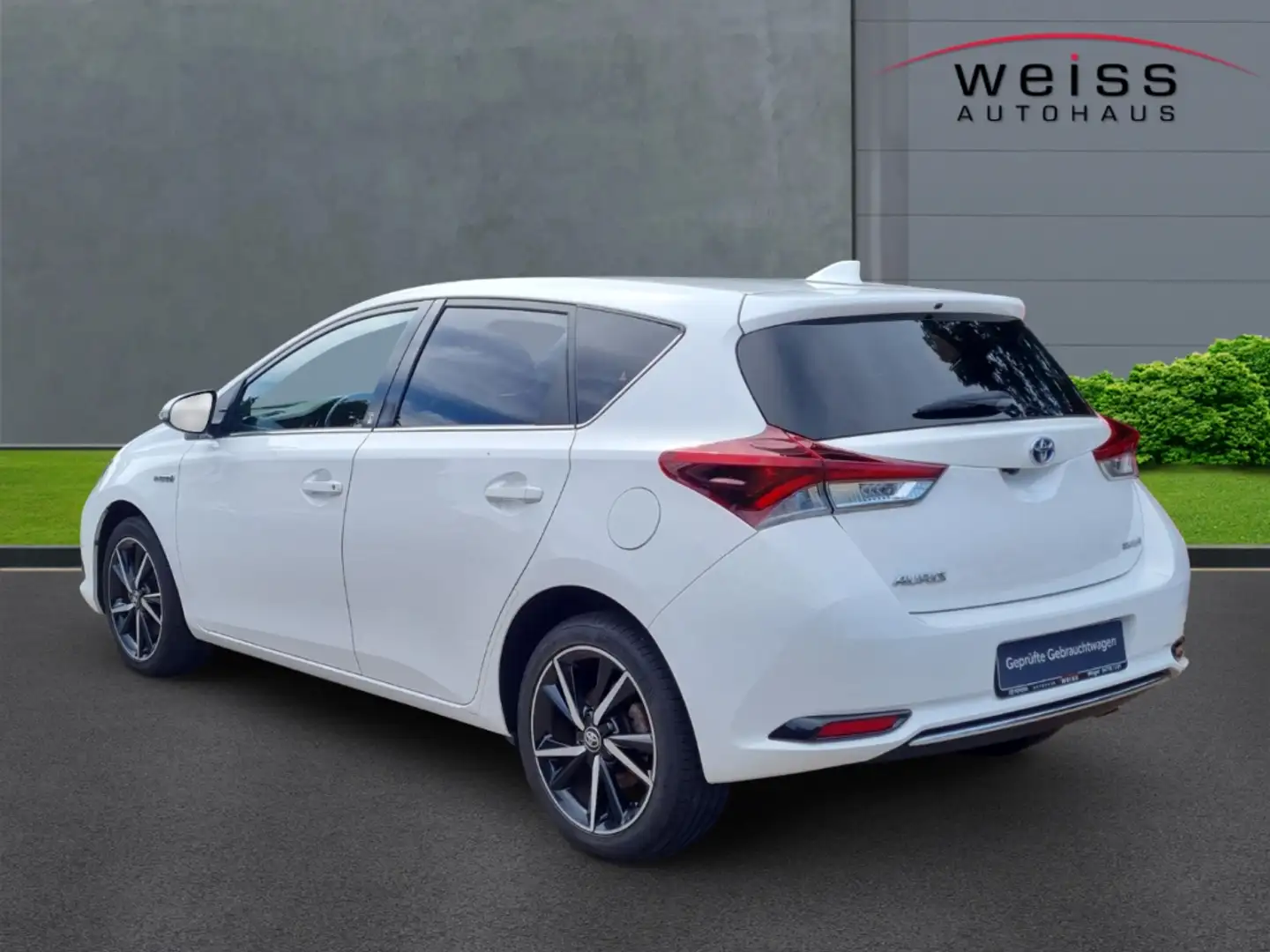 Toyota Auris Hybrid Team D 1.8 Klima*DAB*CAM*SHZ*M+S*A/C Weiß - 2