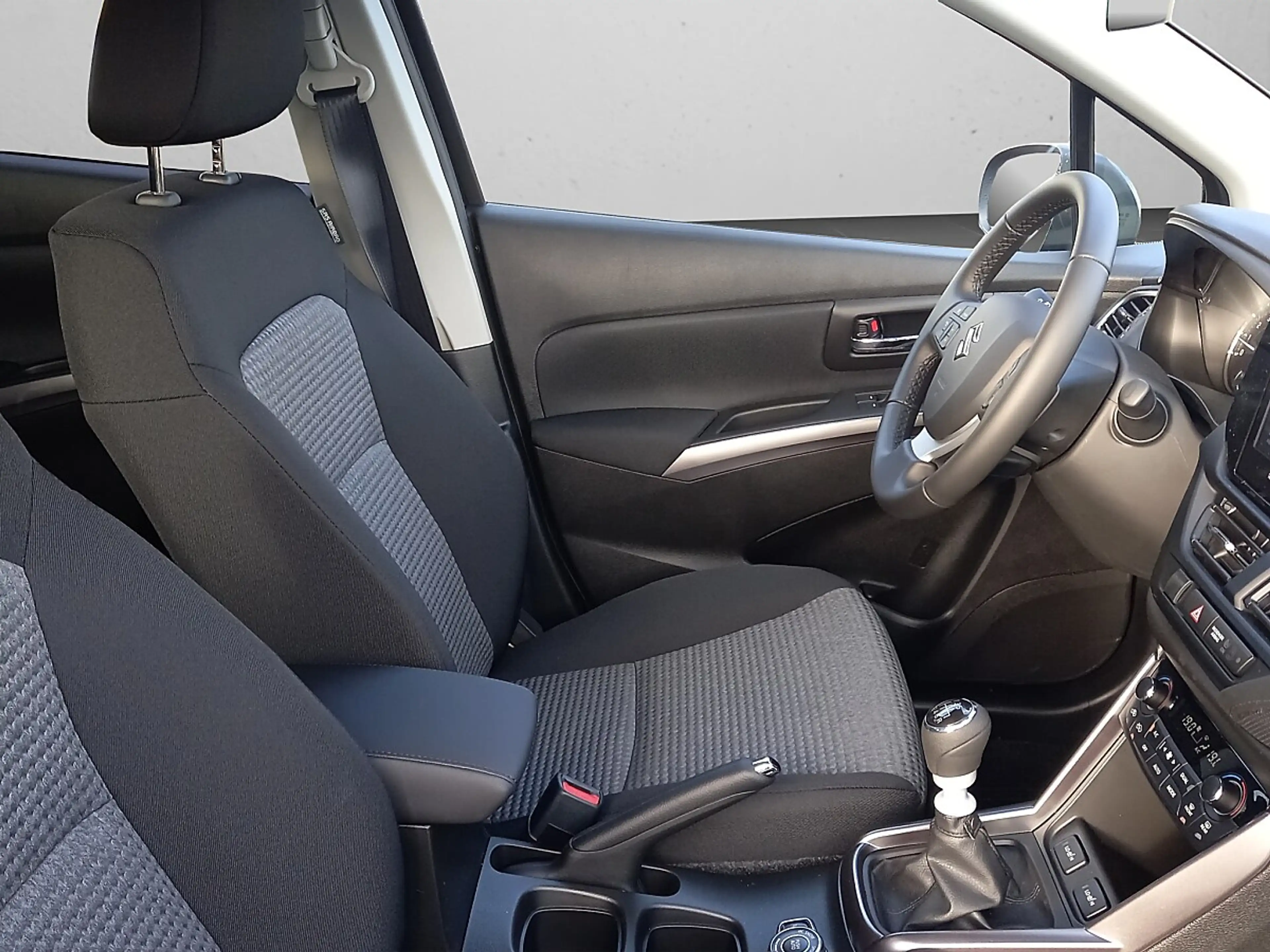 Suzuki S-Cross 1,4 Hybrid ALLGRIP shine — photo 15