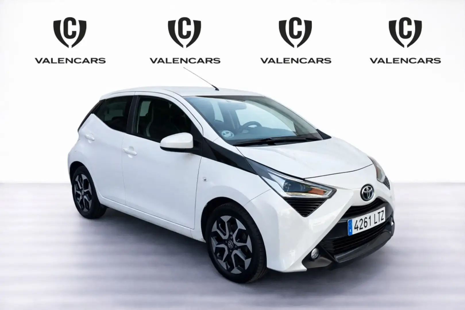 Toyota Aygo 70 x-play Blanco - 1