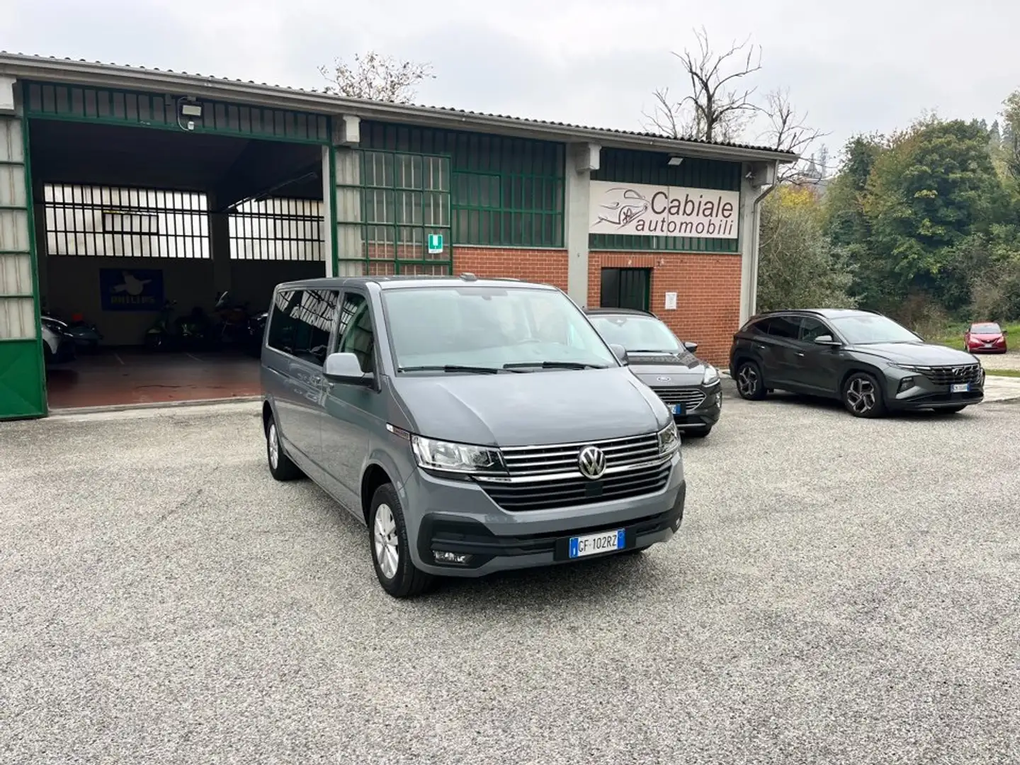 Volkswagen T6 Caravelle 2.0 TDI 150CV DSG Comfortline Passo lungo 8 posti Grigio - 1