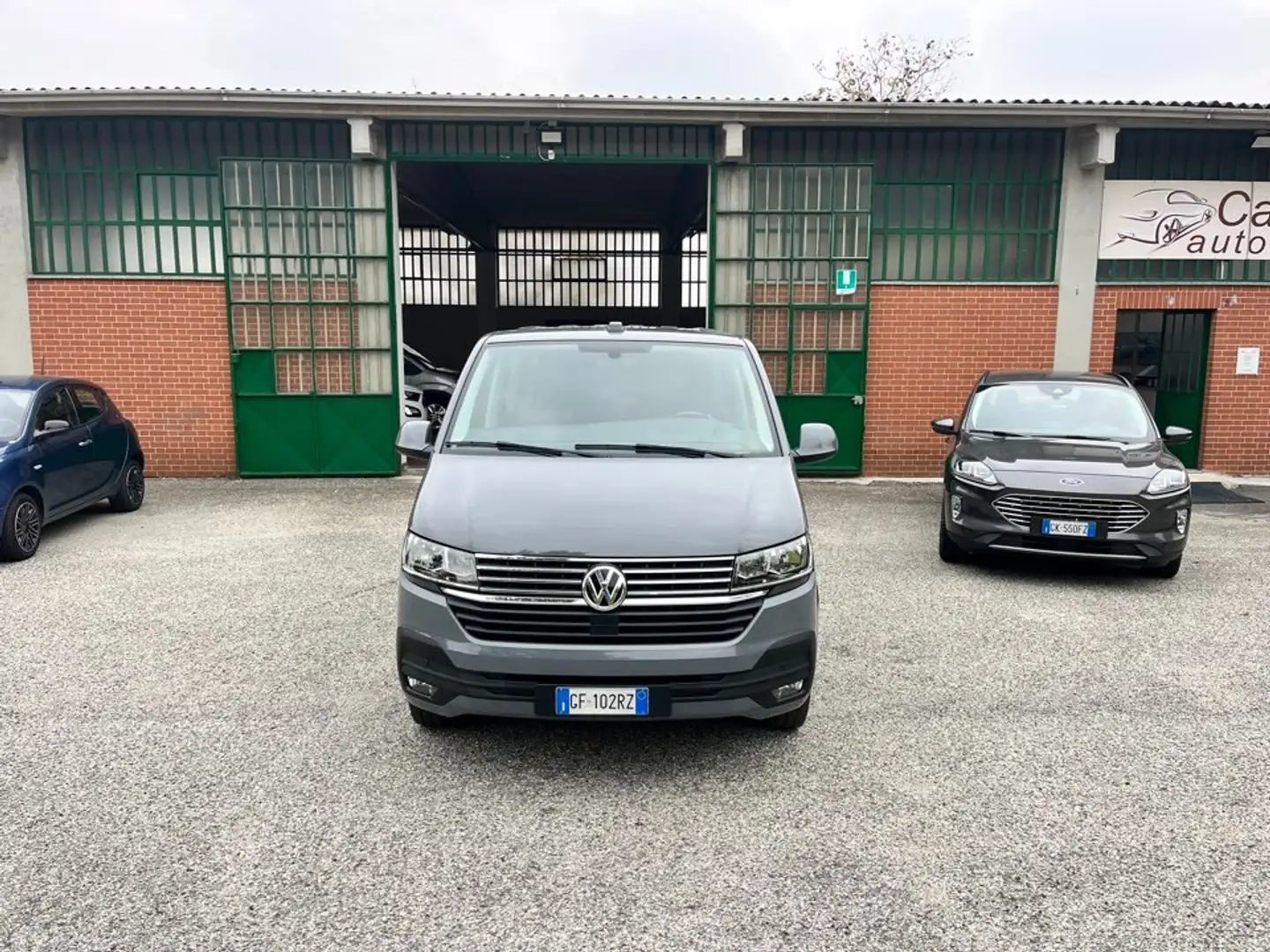 Volkswagen T6 Caravelle 2.0 TDI 150CV DSG Comfortline Passo lungo 8 posti Grigio - 2