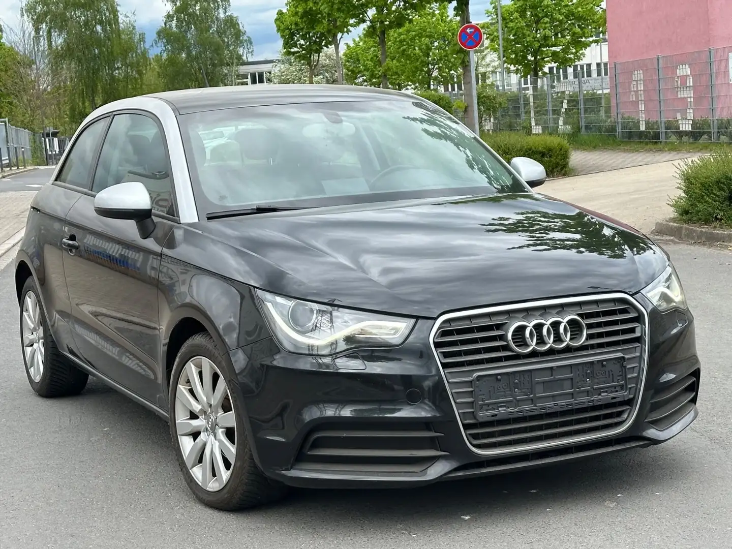Audi A1 1.2 TFSI Attraction Schwarz - 2