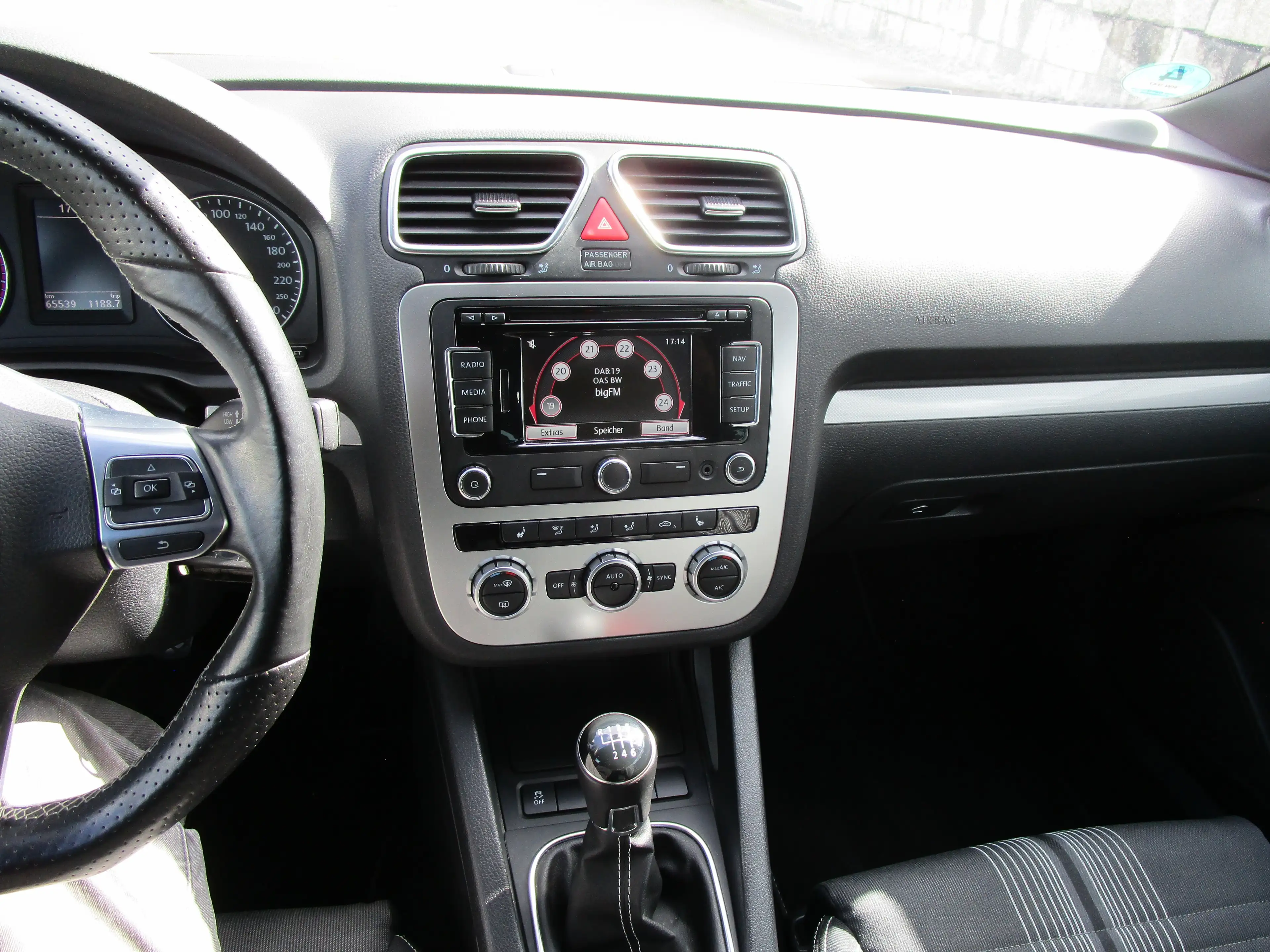 Volkswagen Scirocco 1.4 TSI 118 kW Match - Navi - Klima - PDC .. — photo 12