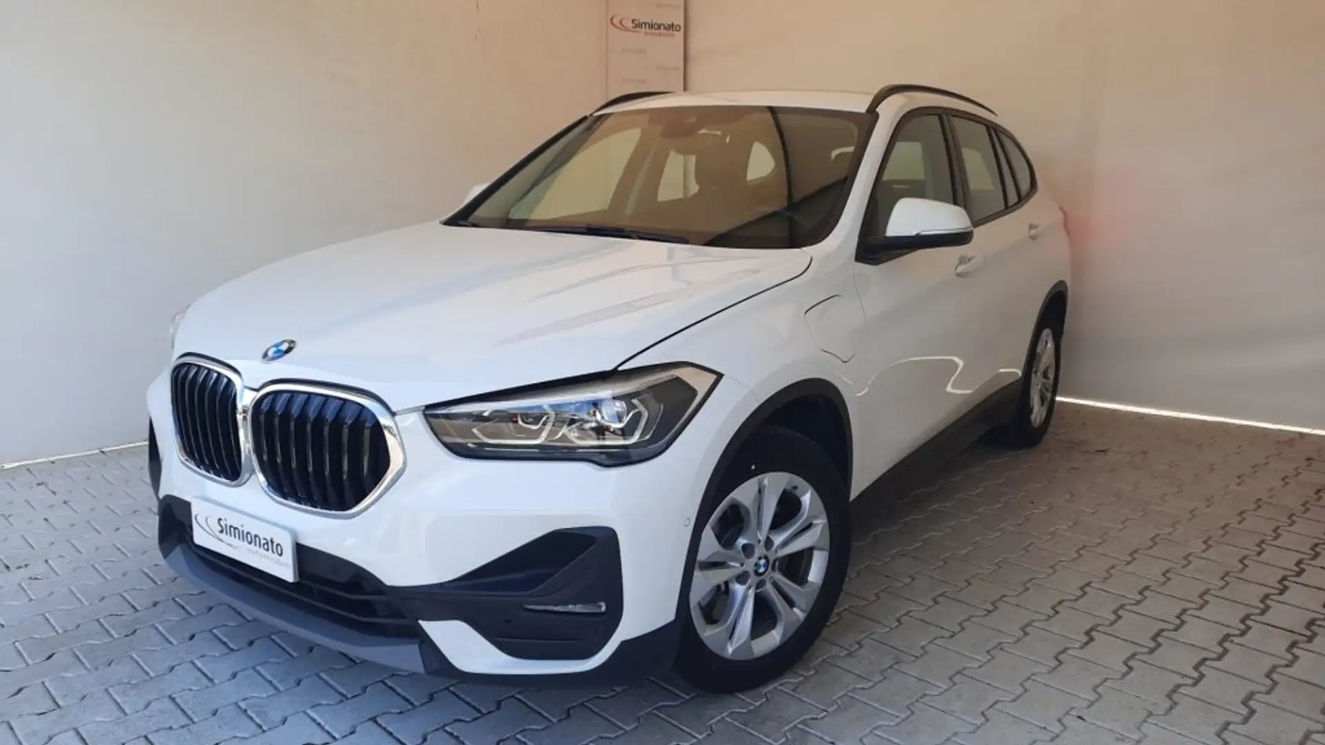 BMW X1 xDrive25e Business Advantage Bianco - 1