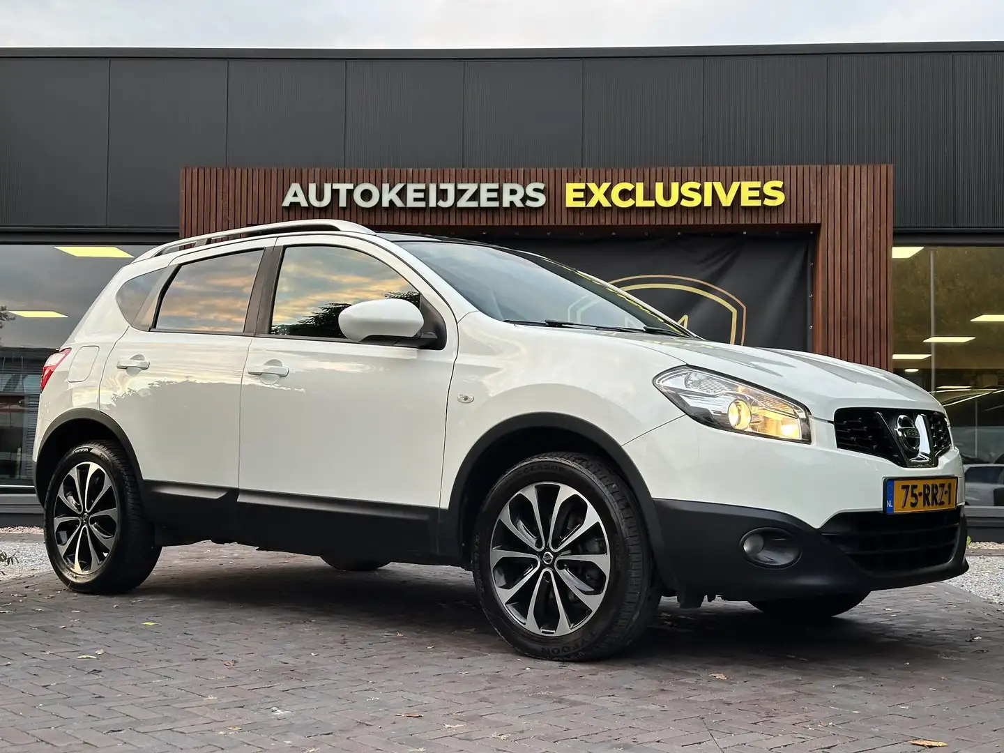 Nissan Qashqai 1.6 Connect Edition Panorama Dak nette auto Blanc - 1