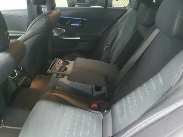 Mercedes-Benz C-Class view 13
