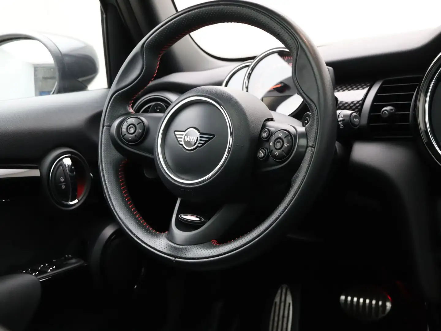 MINI Cooper S 5-deurs Hammersmith Aut. Grijs - 2