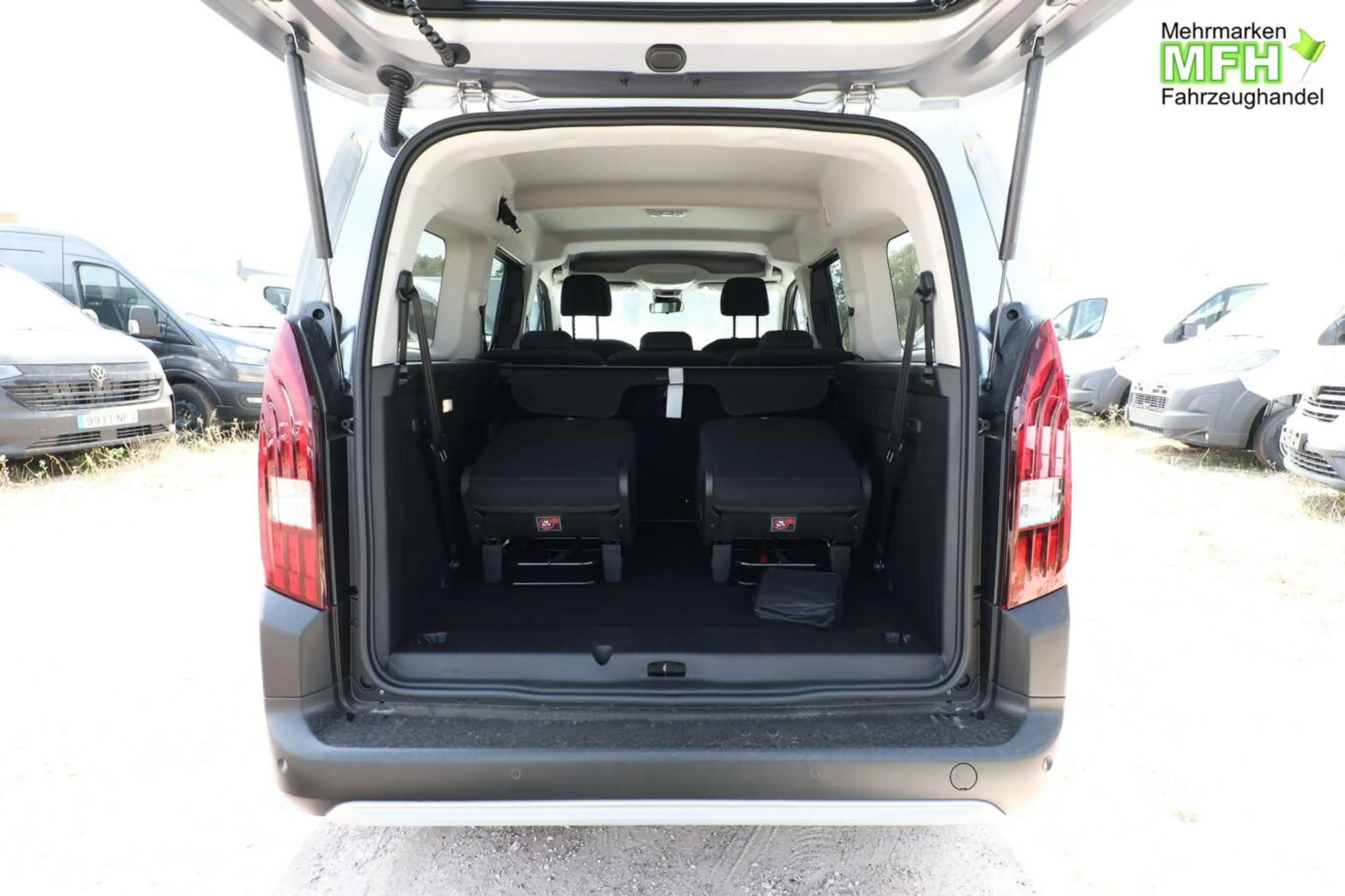 Peugeot Rifter M1 GT L2 7-S Keyl Nav Kam 2xPDC ACC BT 96 kW (1... — photo 10