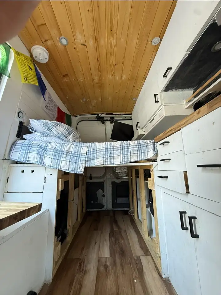 Nissan NV снимка Nissan NV