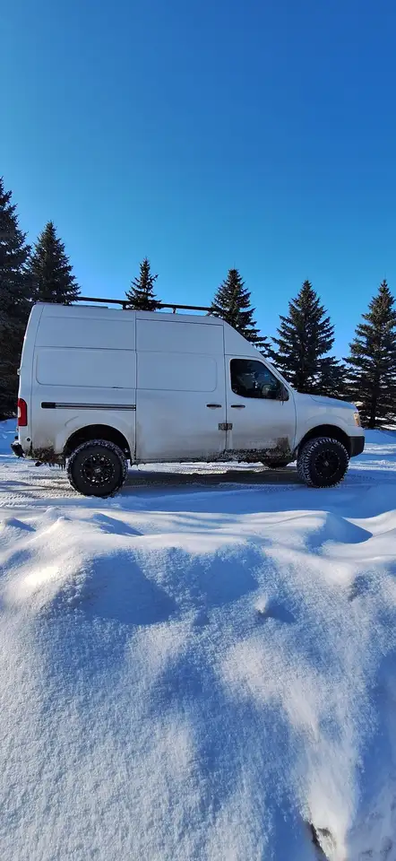 Nissan NV снимка Nissan NV