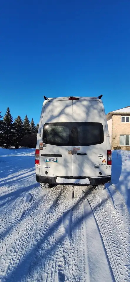 Nissan NV снимка Nissan NV