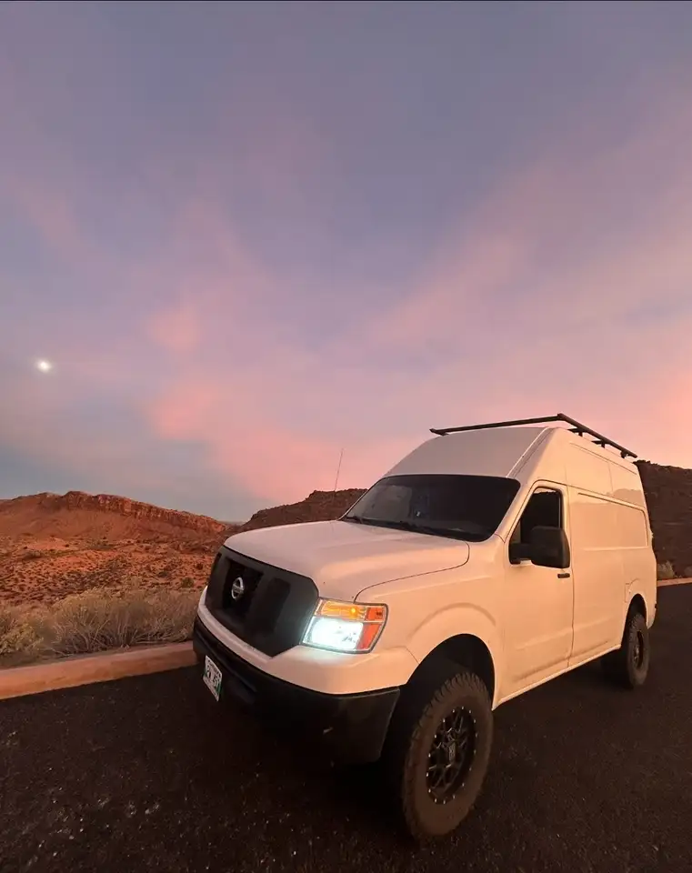 Nissan NV снимка Nissan NV