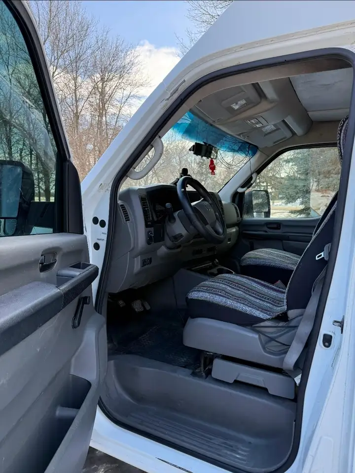 Nissan NV снимка Nissan NV
