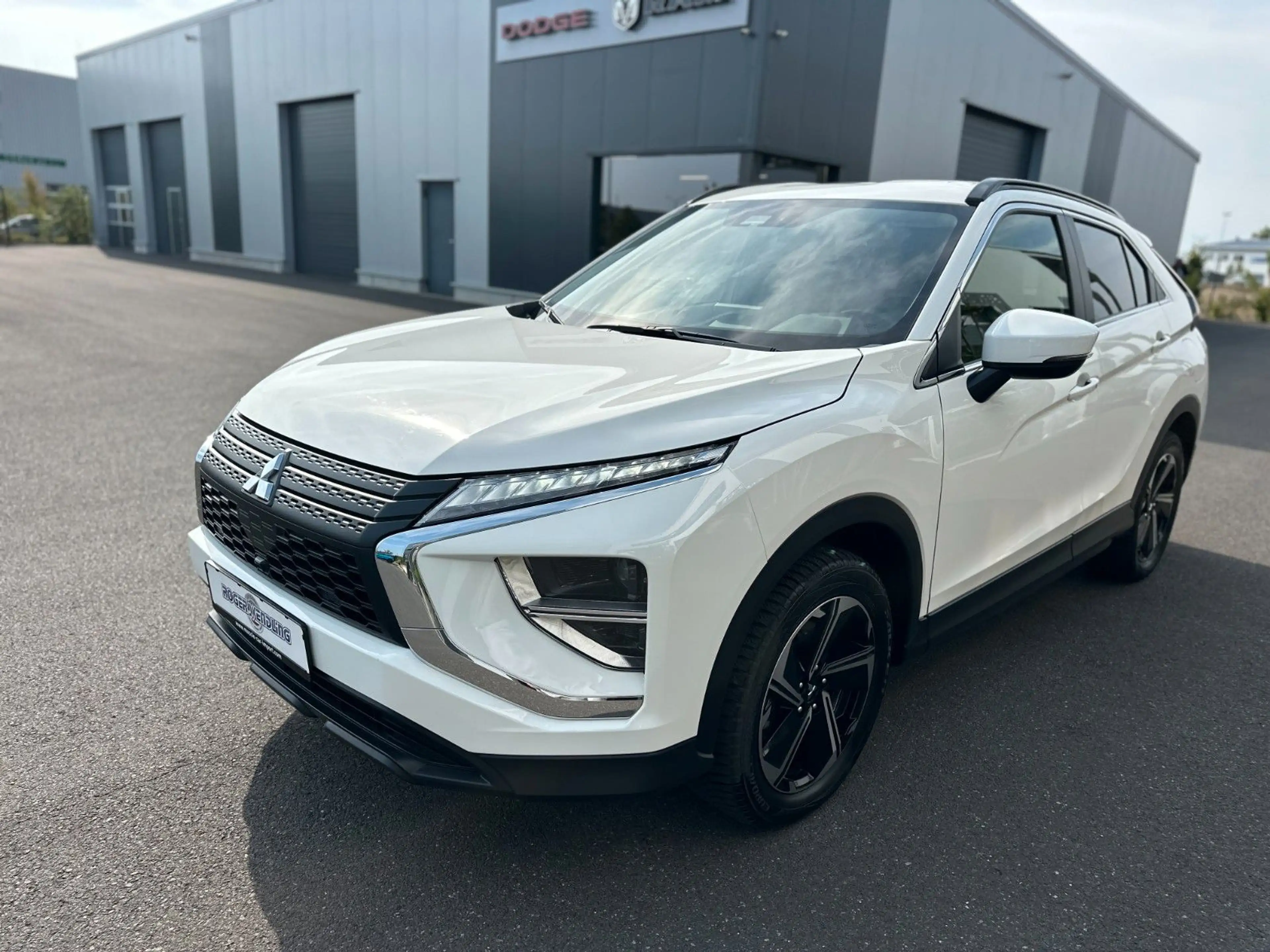 Mitsubishi Eclipse Cross Basis Hybrid 4WD — photo 3