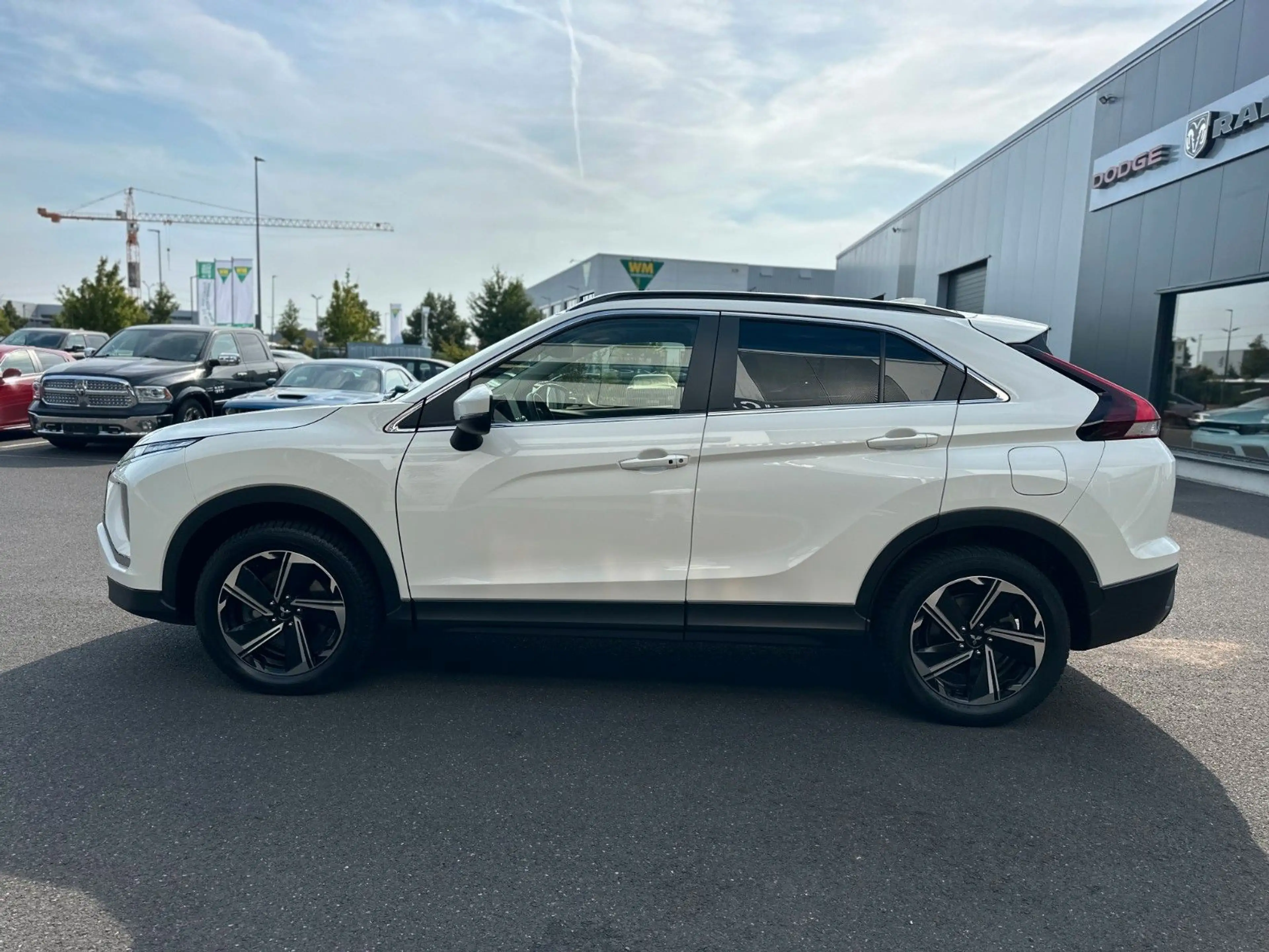Mitsubishi Eclipse Cross Basis Hybrid 4WD — photo 4
