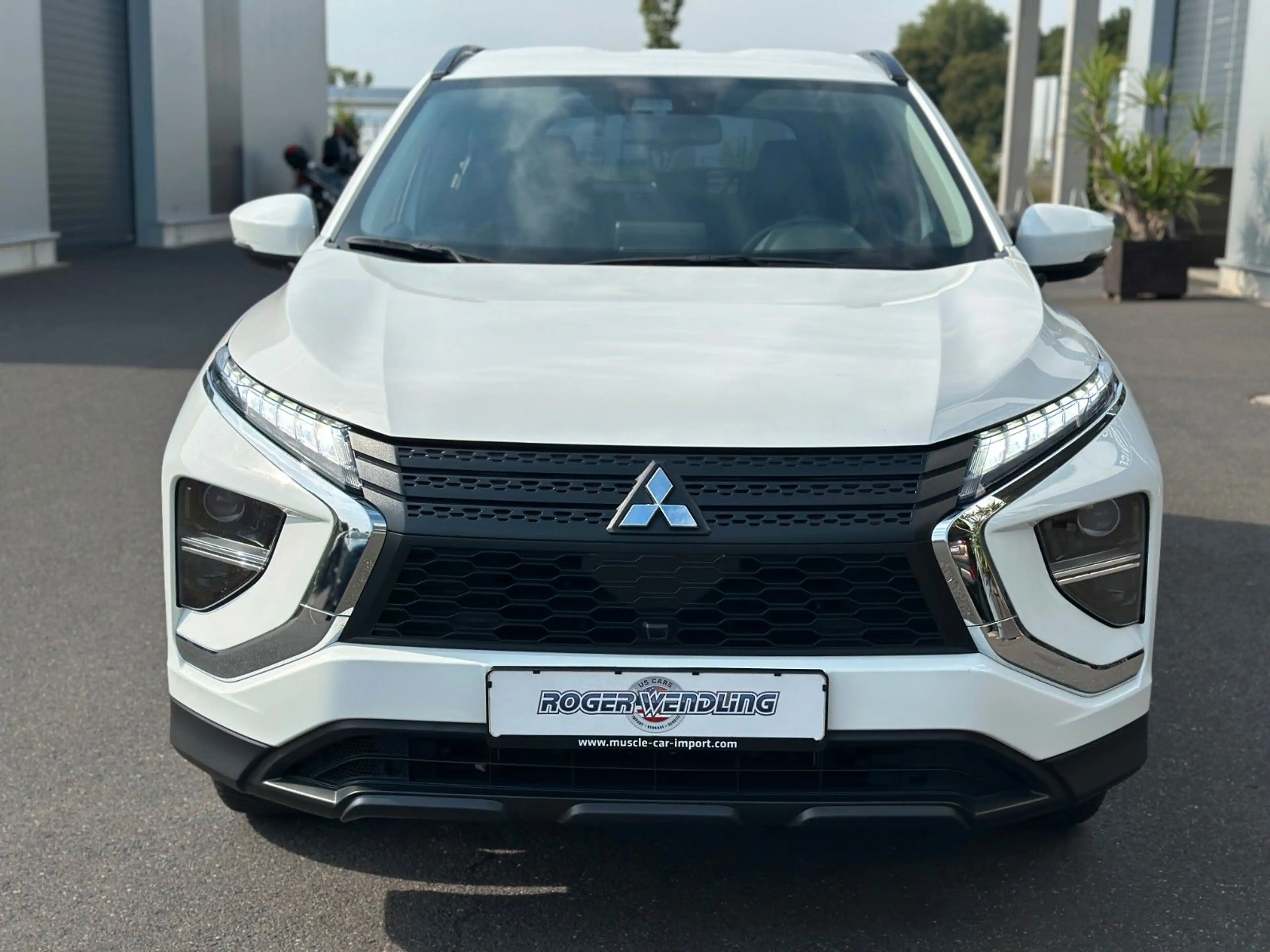 Mitsubishi Eclipse Cross Basis Hybrid 4WD — photo 2