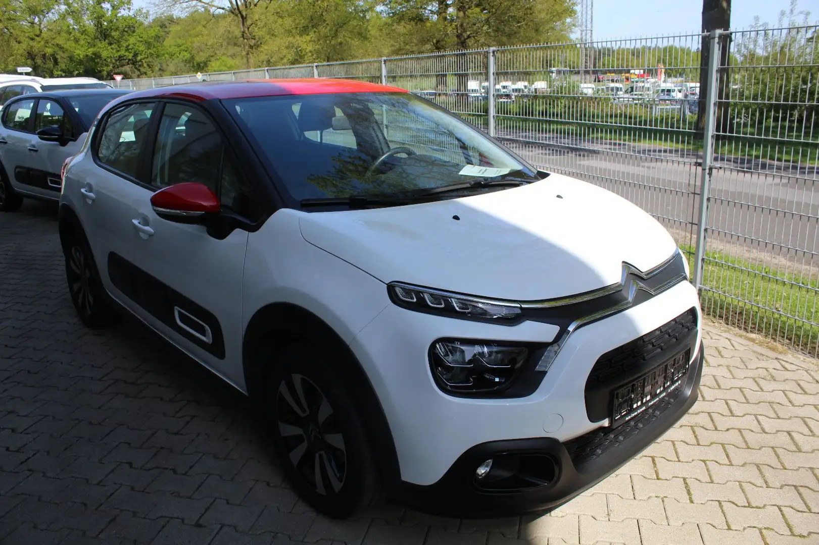 Citroen C3 110 PS AUTOMATIK Shine (NAVI) Weiß - 1
