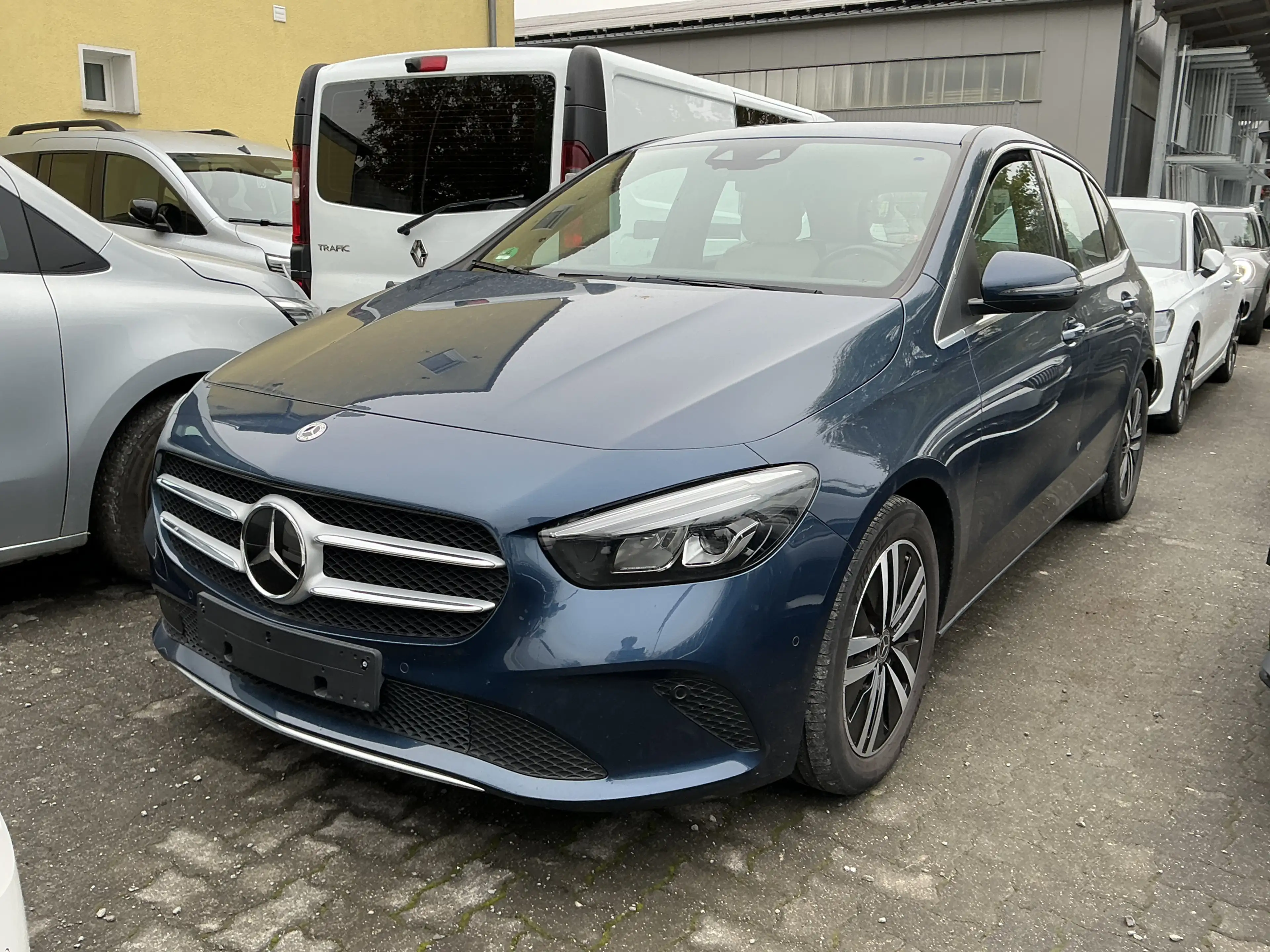 Mercedes-Benz B 220 d Business Leder R.Cam Navi ACC AHK LED