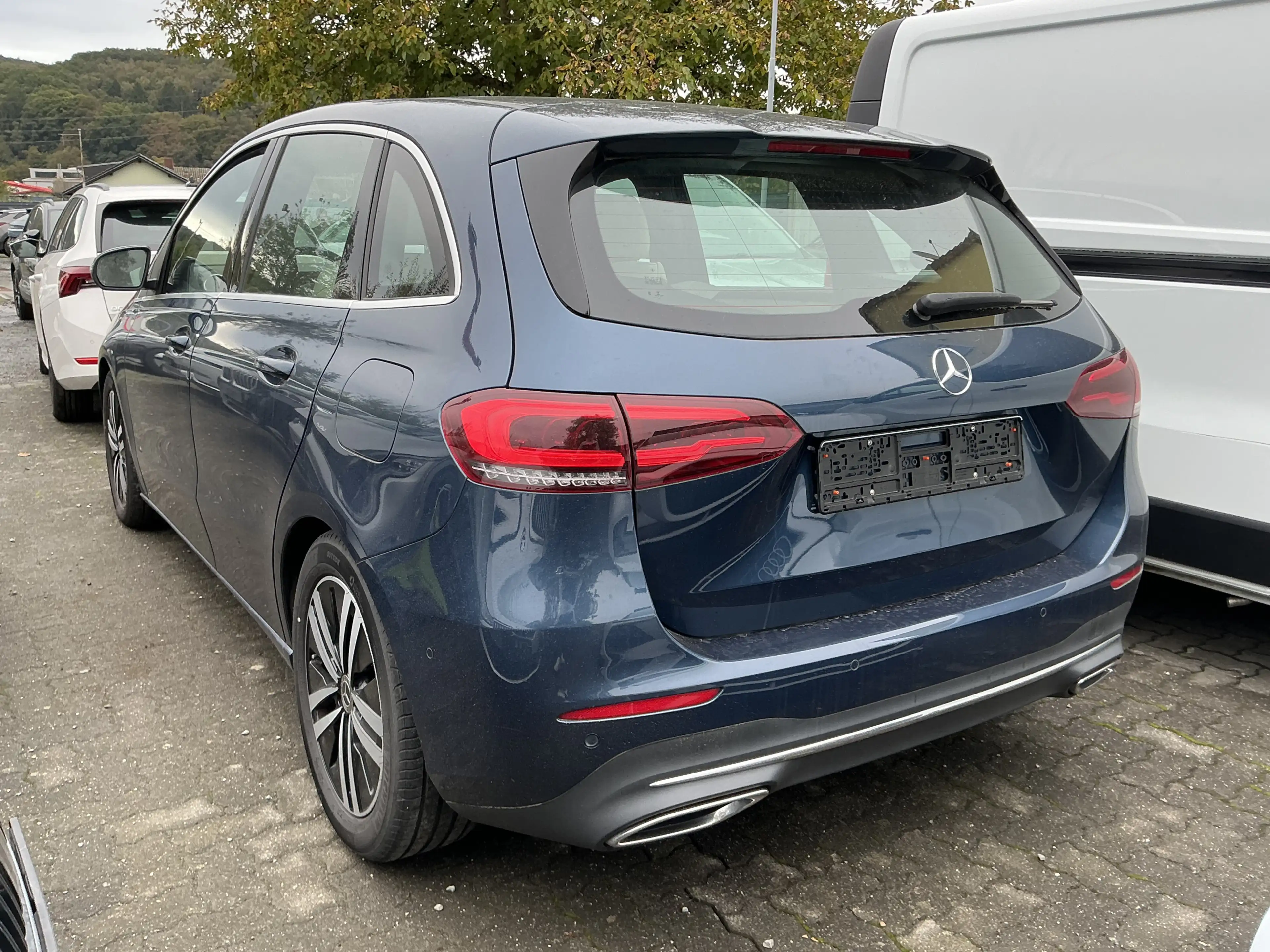 Mercedes-Benz B 220 d Business Leder R.Cam Navi ACC AHK LED — photo 2