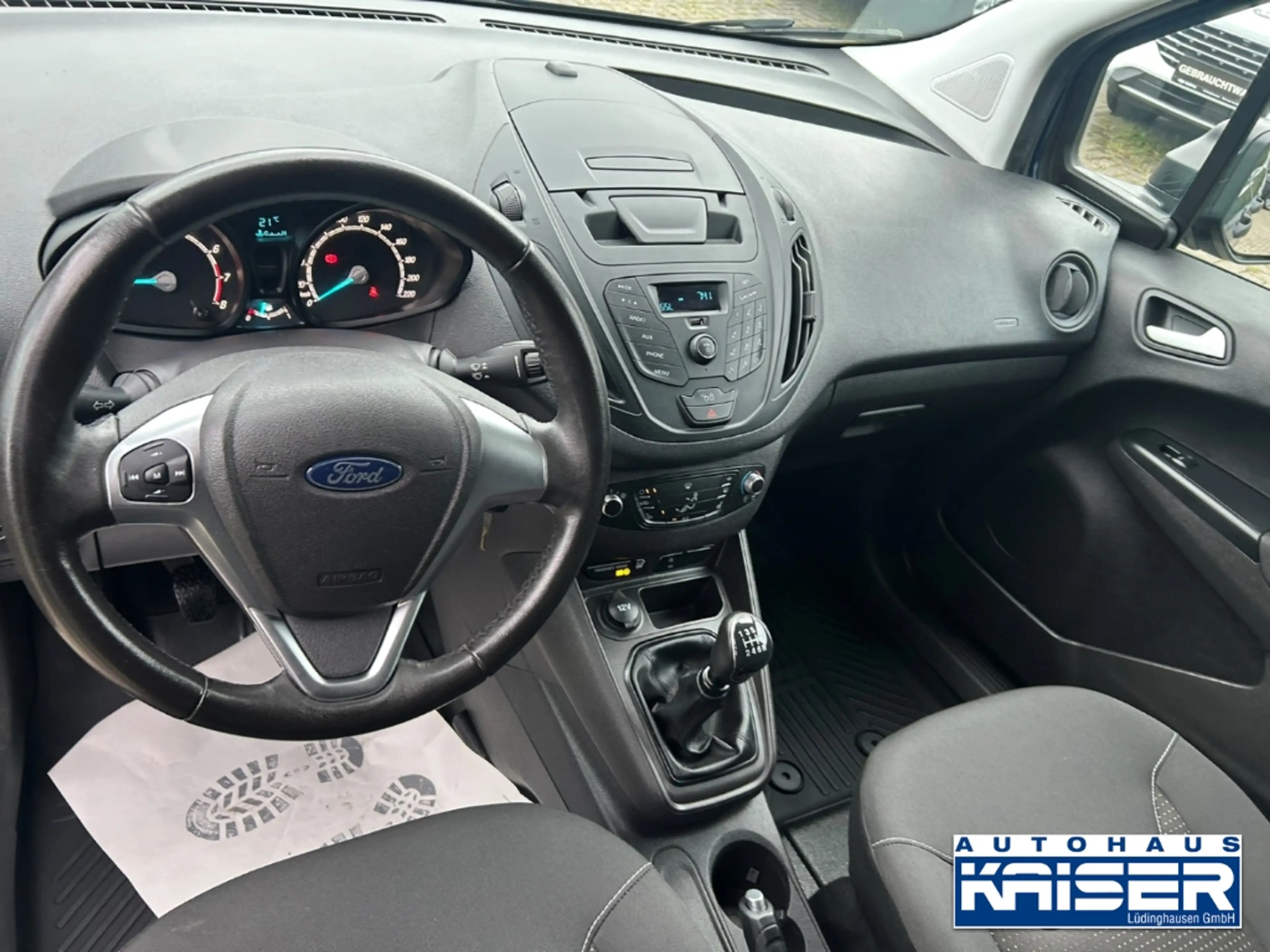 Ford Transit Courier Trend — photo 11